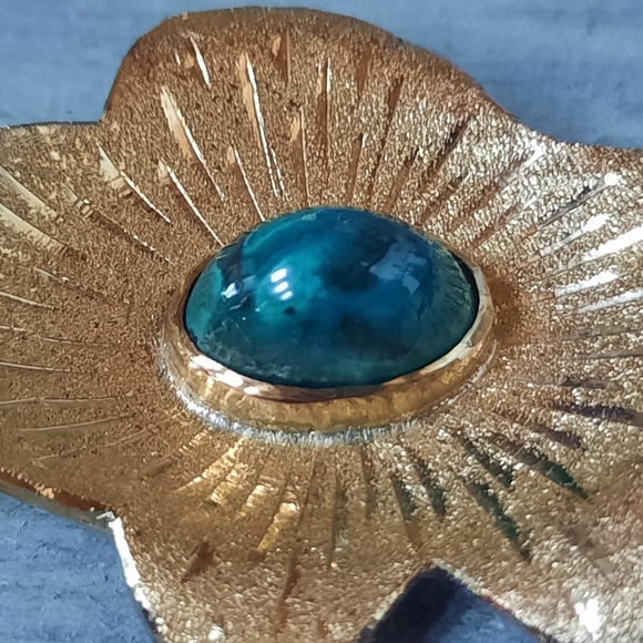 Vintage 18K Brushed Yellow Gold Custom Abstract Leaf Design Turquoise Brooch - Picture 7 of 16
